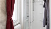Kemp Zelena Laguna, (mobilní domy Premium A), Poreč, Chorvatsko - Koupelna - sprchový kout / WC