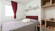 Kemp Zelena Laguna, (mobilní domy Premium A), Poreč, Chorvatsko - Ložnice s manželskou postelí
