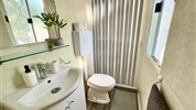 Kemp Adriatic (Safari bungalovy a mobilní domy),Primošten, Chorvatsko - Kemp Adriatic - mobilní dům - sociální zařízení (sprcha/WC)