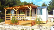 Kemp Adriatic (Safari bungalovy a mobilní domy),Primošten, Chorvatsko - Kemp Adriatic - mobilní dům - čelní pohled