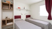 Kemp Bijela Uvala, (mobilní domy PREMIUM PLUS), Poreč, Chorvatsko - MD_PREMIUM_PLUS_ložnice_2_a_3_foto_3 (oddělená lůžka)
